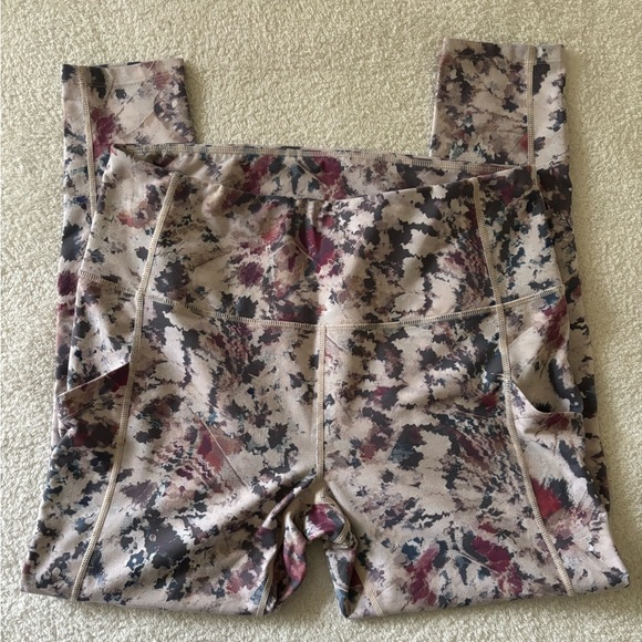 Zella Patterned Leggings in Pink and Gray - Picture 6 of 6